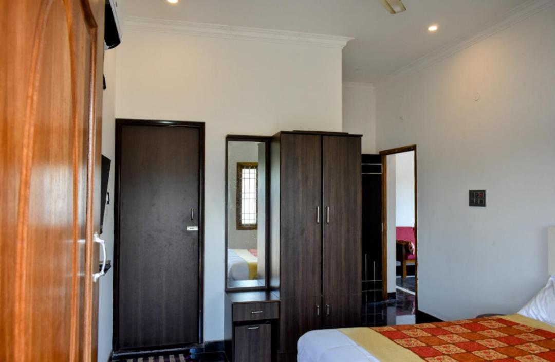 Dkv Beach View Bahur 外观 照片