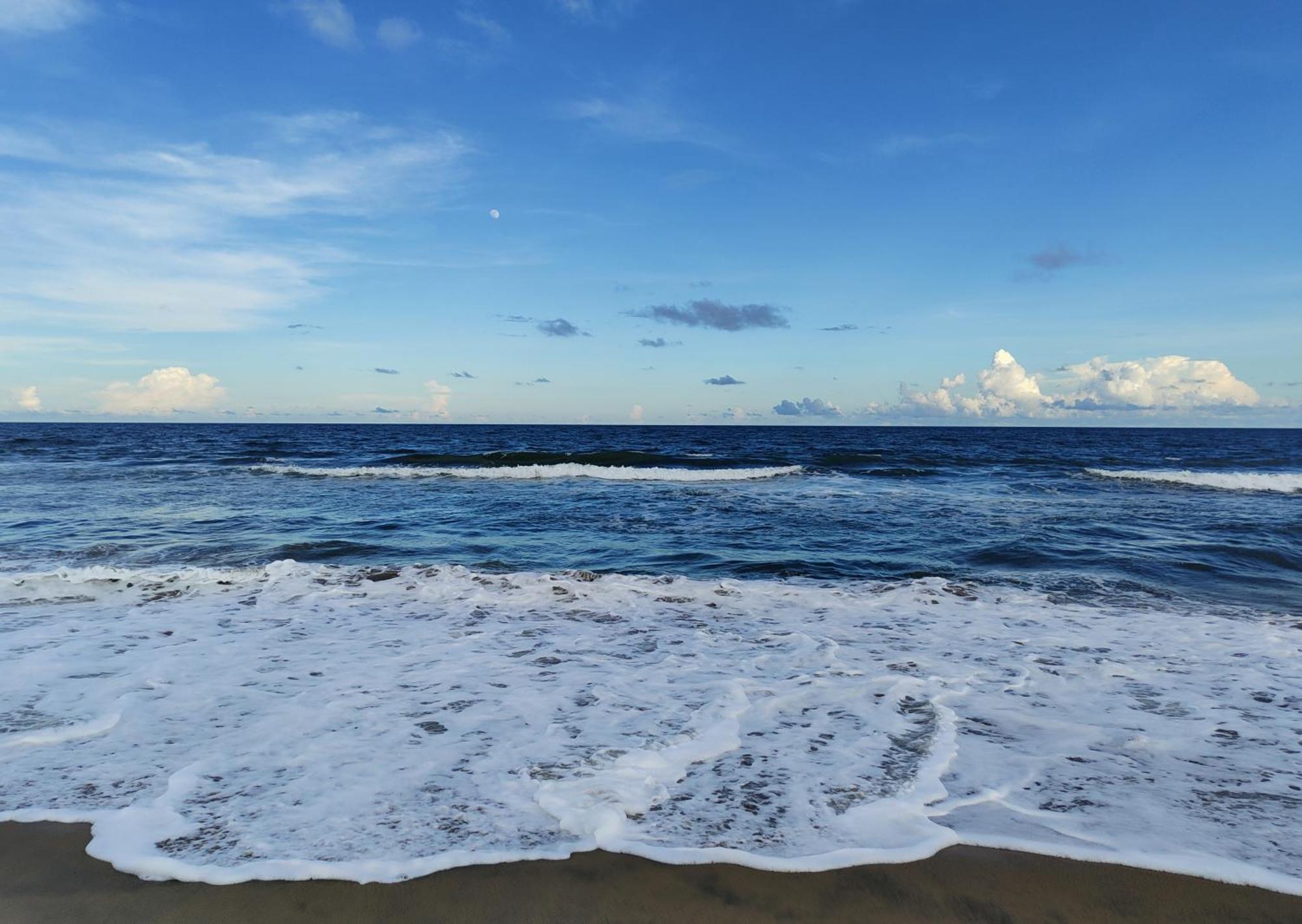 Dkv Beach View Bahur 外观 照片